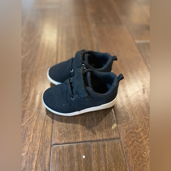 Used Pre-Owned HIITAVE Kids Shoes, Size 6 - Picture 2 of 5